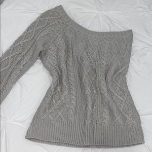 Knitted sweater w/ one sleeve